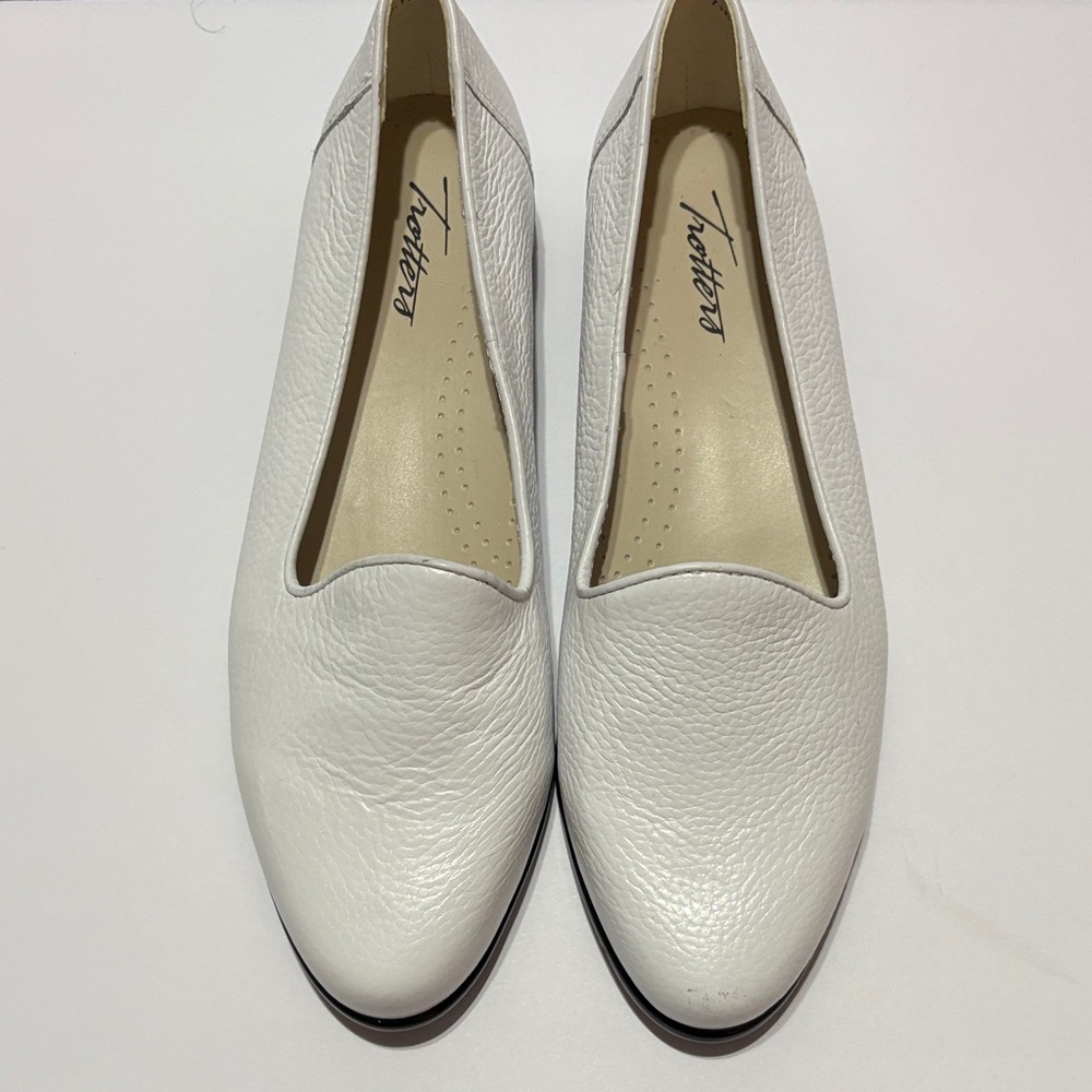 Trotters Women's White Leather Shoes